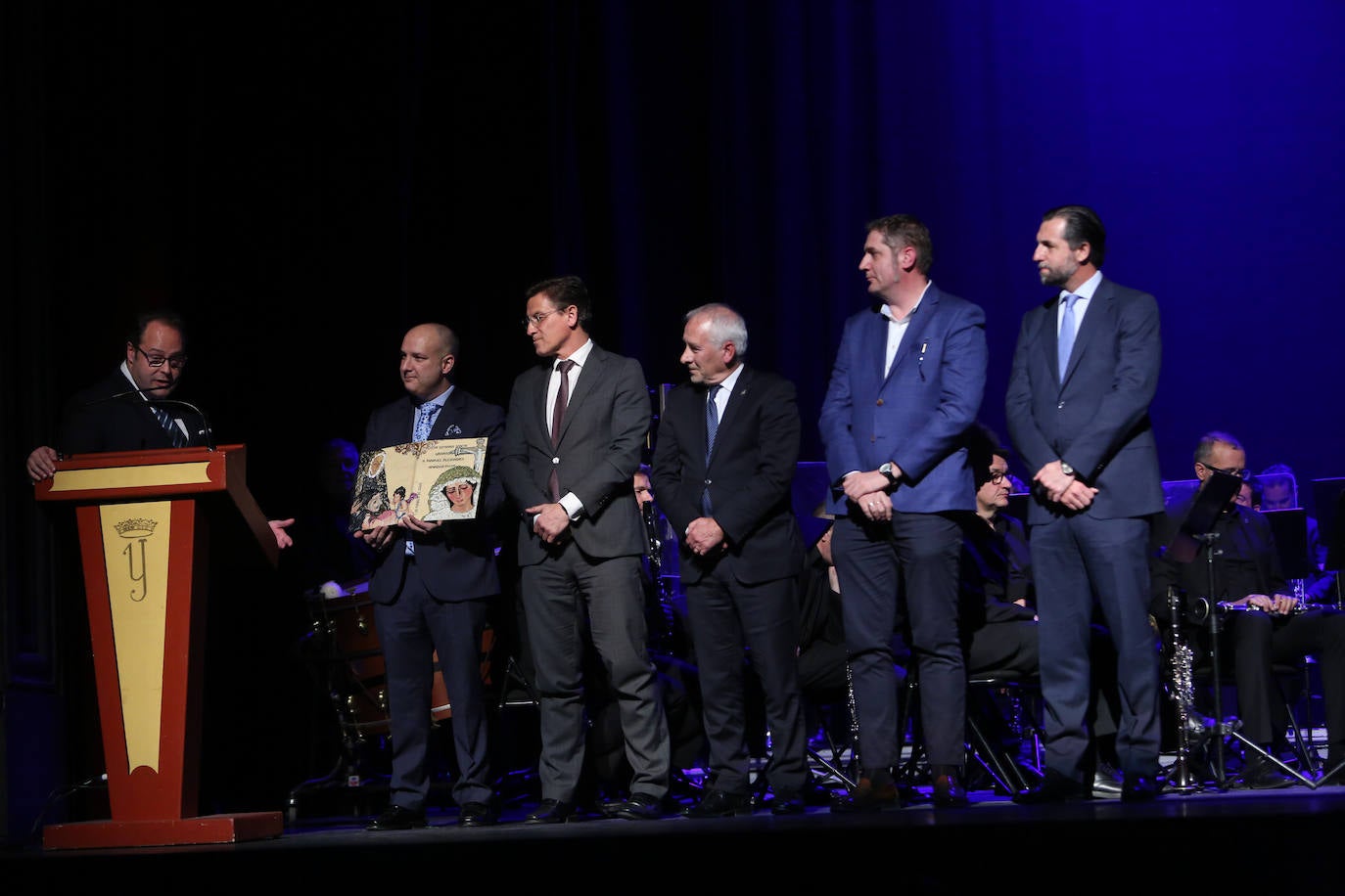 El acto estuvo presidido por el alcalde de la ciudad, Luis Salvador, y por el vicepresidente federativo, Armando Ortiz, por viaje del presidente de la Federación de Cofradías