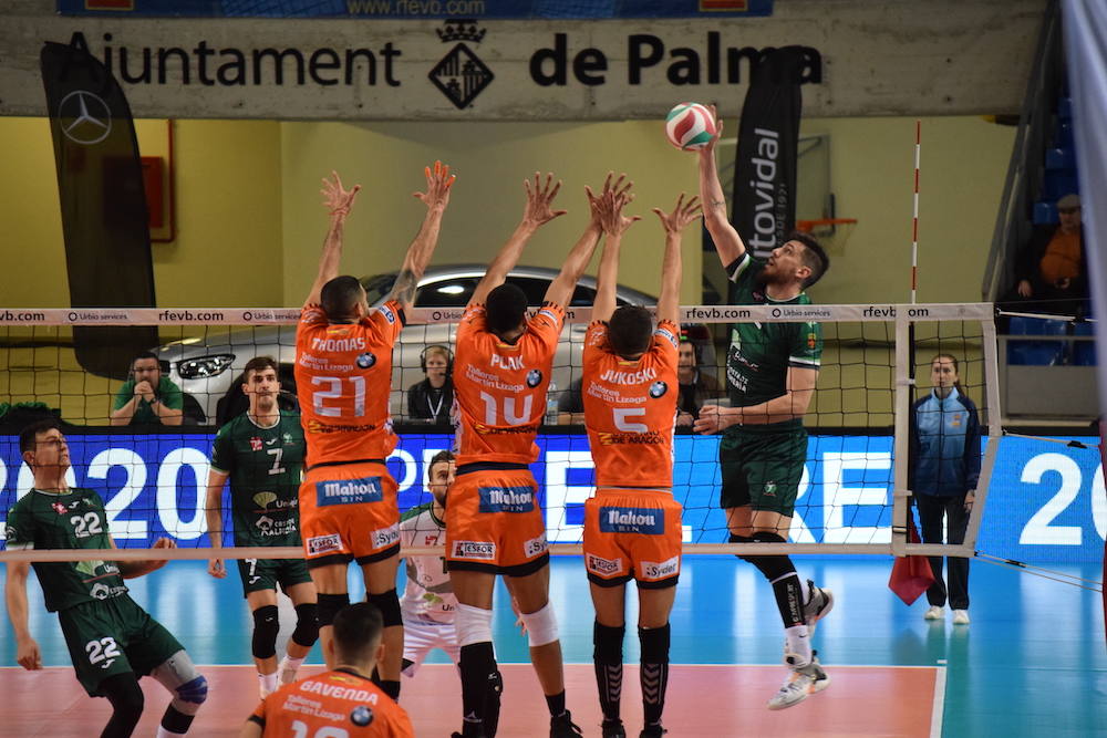 Guilerme Hage pega duro para superar el bloqueo de Teruel. 