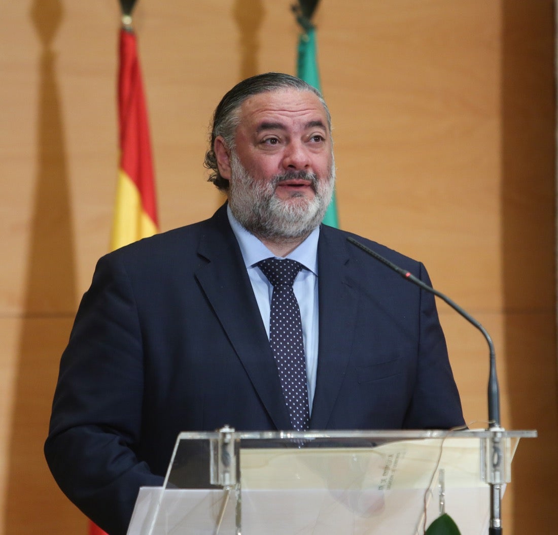 Este año, el Gobierno andaluz ha hecho entrega de la Bandera de Andalucía al Centro Artístico, Literario y Científico de Granada, al IES Padre Suárez, al Restaurante Los Manueles, a la Cooperativa San Sebastián, al Proyecto Conoce tus Fuentes, al grupo de científicos e ingenieros que han contribuido a obtener la primera imagen de un agujero negro supermasivo; a la Asociación del Párkinson; a María Guardia Gómez «Mariquilla»; a la deportista María Pérez y a la Asociación Víctimas del Terrorismo