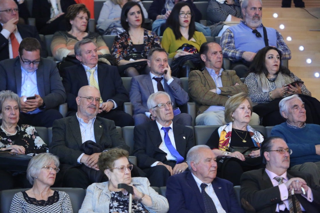 Este año, el Gobierno andaluz ha hecho entrega de la Bandera de Andalucía al Centro Artístico, Literario y Científico de Granada, al IES Padre Suárez, al Restaurante Los Manueles, a la Cooperativa San Sebastián, al Proyecto Conoce tus Fuentes, al grupo de científicos e ingenieros que han contribuido a obtener la primera imagen de un agujero negro supermasivo; a la Asociación del Párkinson; a María Guardia Gómez «Mariquilla»; a la deportista María Pérez y a la Asociación Víctimas del Terrorismo