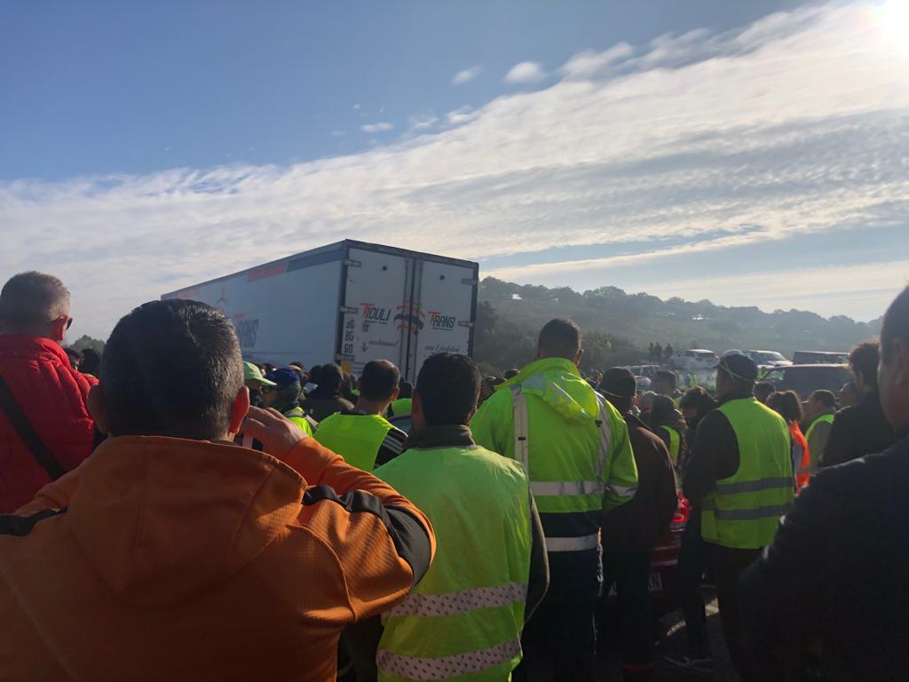 Ya hay siete kilómetros de retenciones en cada sentido desde el km 264, entre Santa Elena y La Carolina; la Guardia Civil interviene en la zona