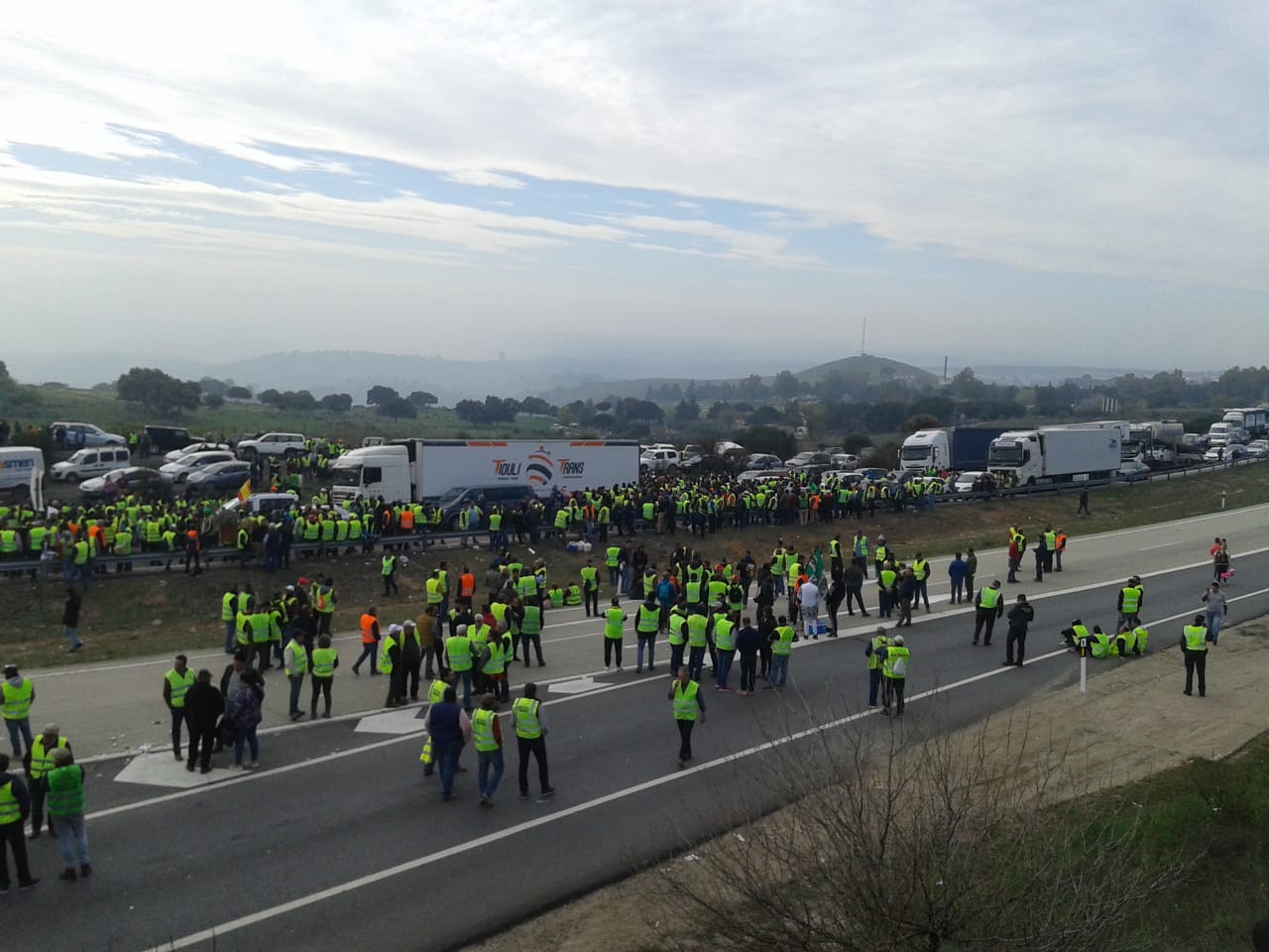 Ya hay siete kilómetros de retenciones en cada sentido desde el km 264, entre Santa Elena y La Carolina; la Guardia Civil interviene en la zona