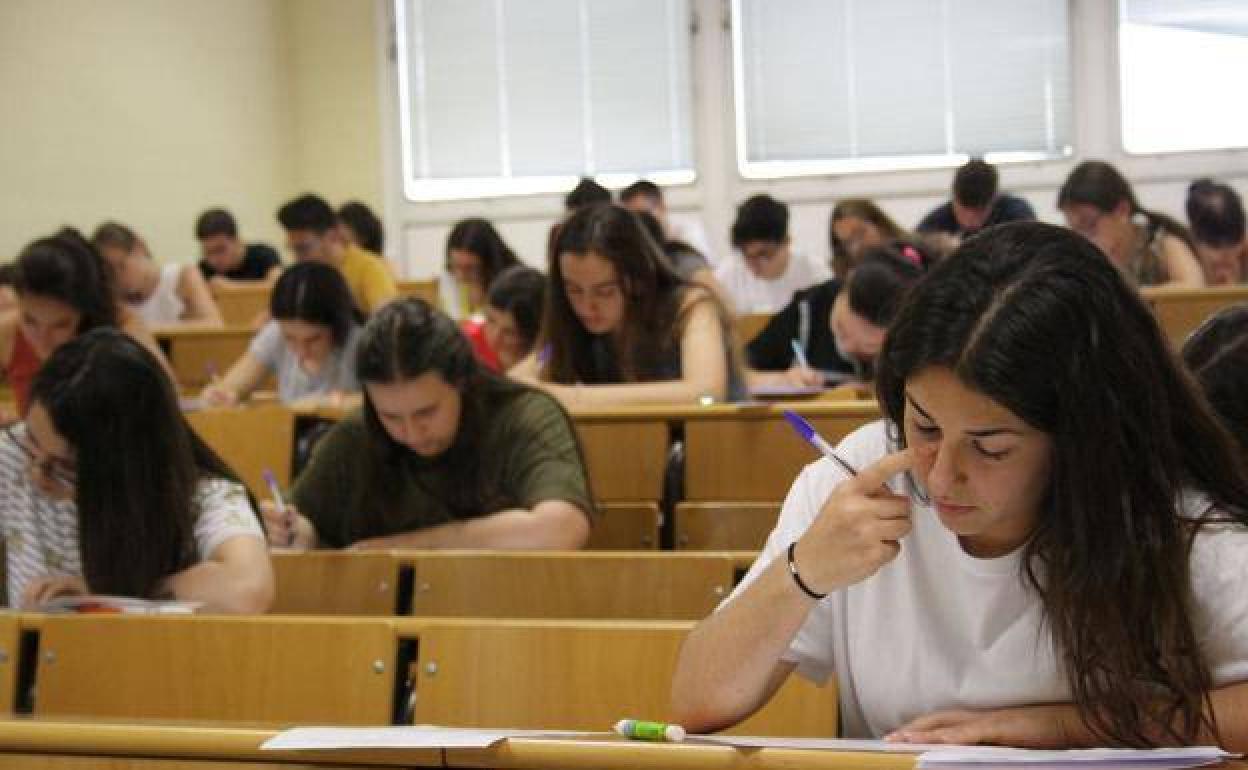 Exámenes de recuperación: Andalucía adelanta las pruebas de 4º de la ESO y 2º de Bachillerato de septiembre a junio
