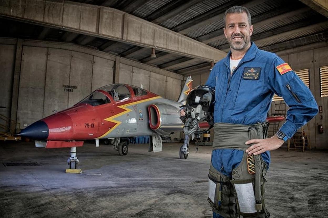 Un piloto de Granada de la Patrulla Águila se estrella en La Manga