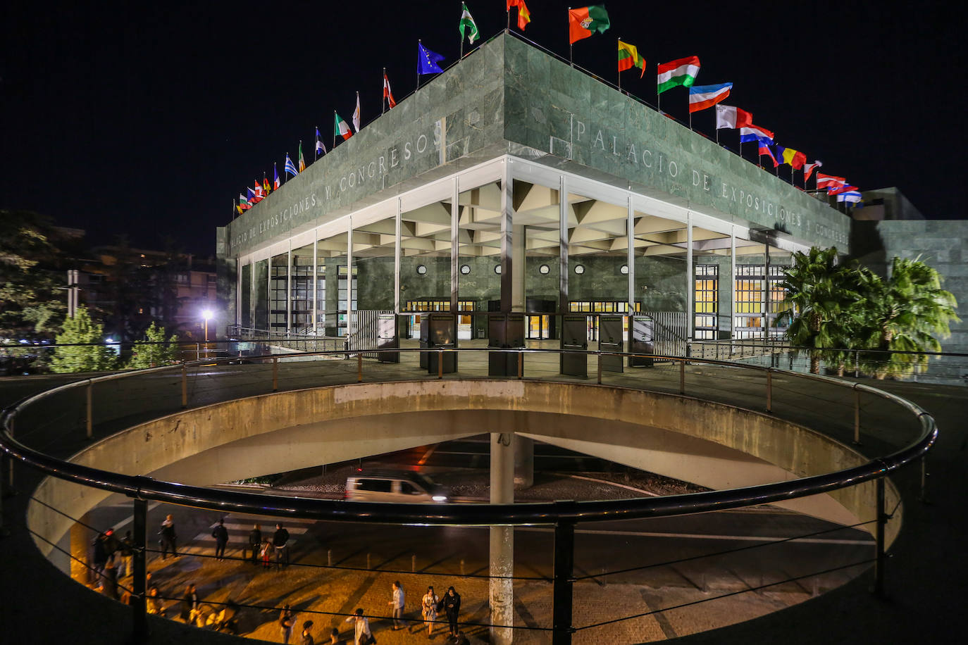El Palacio de Congresos, que ya superó las bodas de plata, tiene a su favor el estar ubicado en pleno centro de la capital granadina 