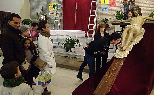 Besapiés al Santísimo Cristo de la Redención. 