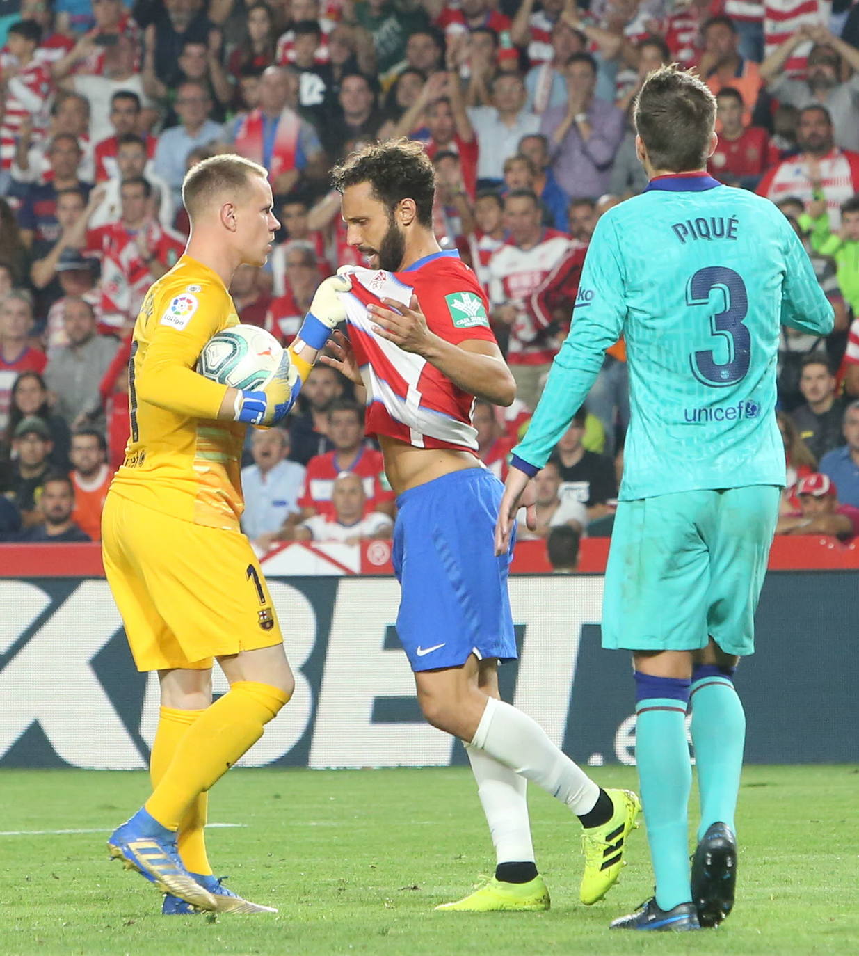 Ter Stegen y Germán, enfrentados en el partido en el que el Granada ganó al Barça esta temporada