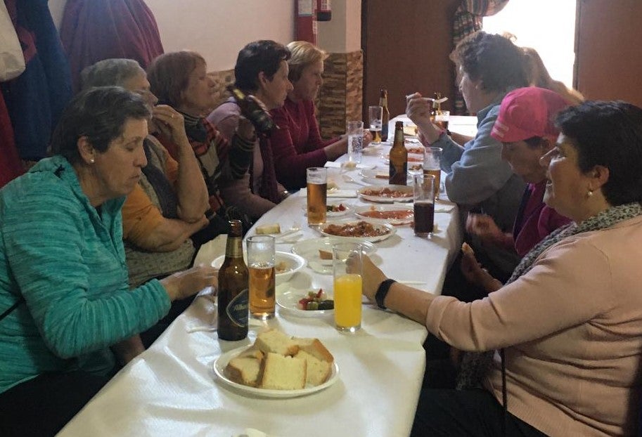 No han faltado los desfiles de disfraces, la música y el baile, los buñuelos con chocolate, la paella, el choto al ajillo, el bingo, la ginkana de juegos, etcétera.