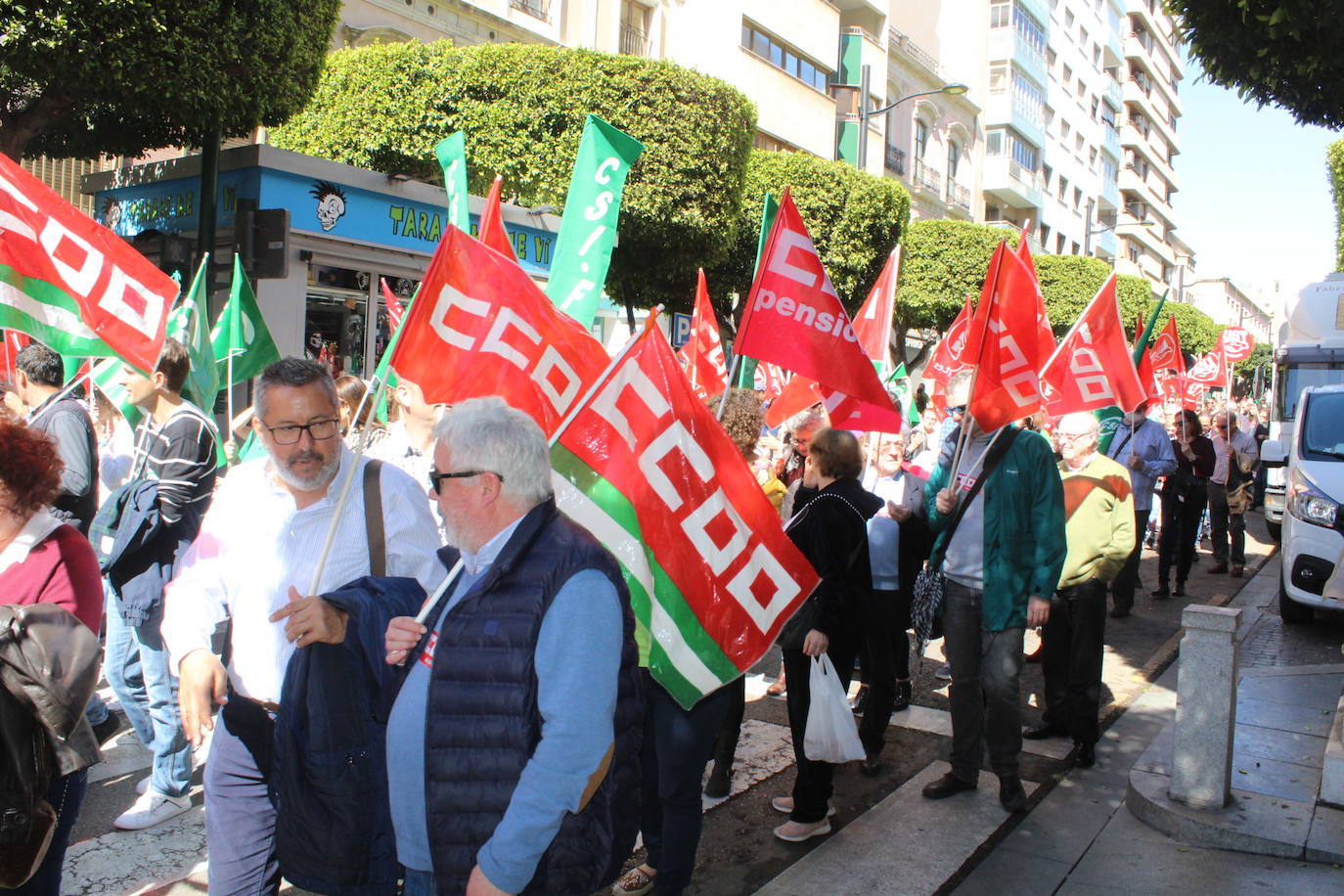 Un millar de manifestantes se han echado a la calle contra el decreto de escolarización. 
