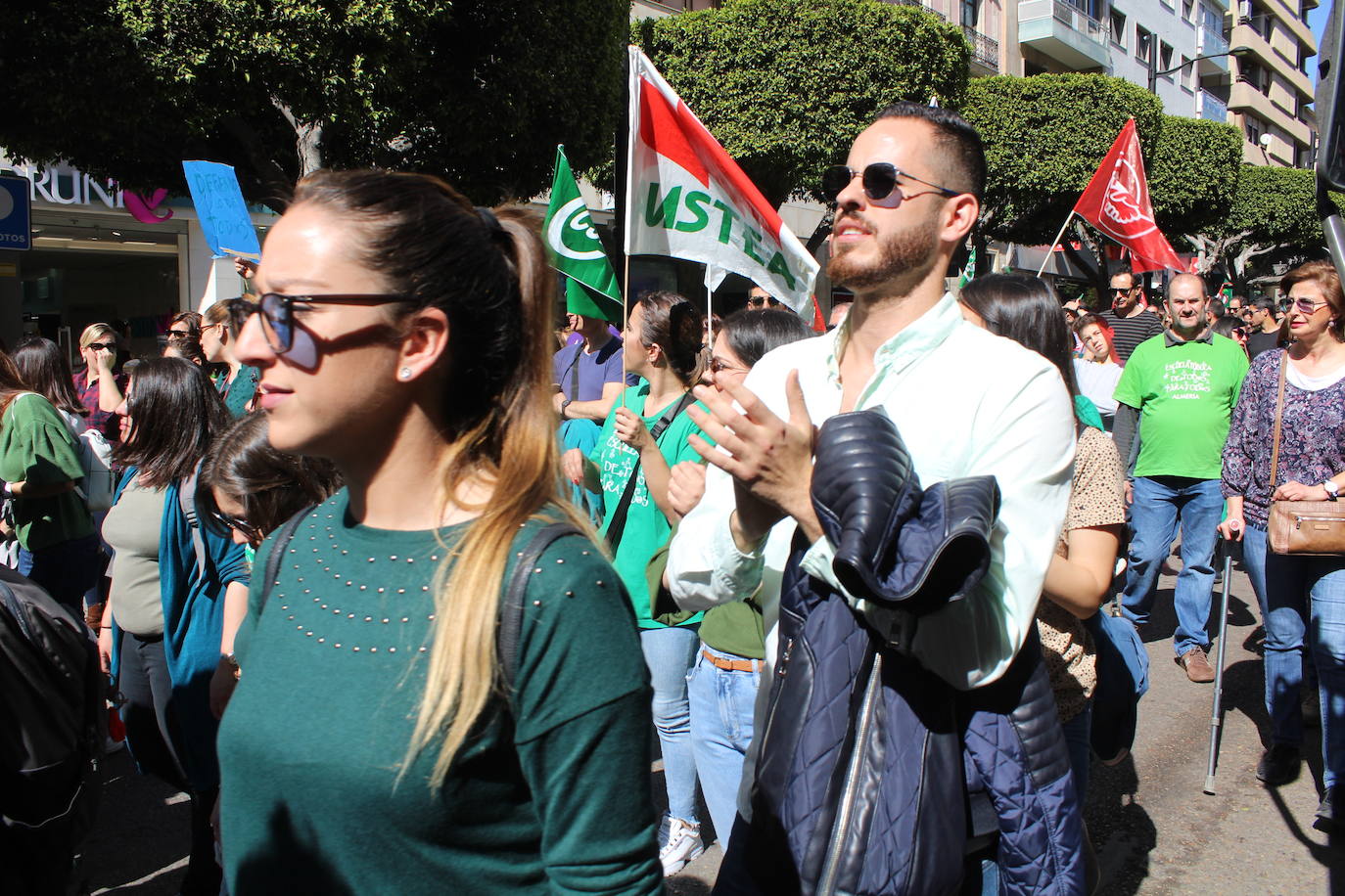 Un millar de manifestantes se han echado a la calle contra el decreto de escolarización. 