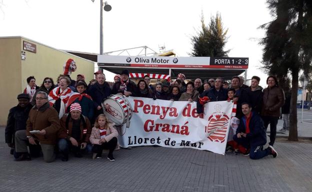 Los miembros de la Peña del Granada en Lloret de Mar, en la visita a Reus de la pasada campaña. 