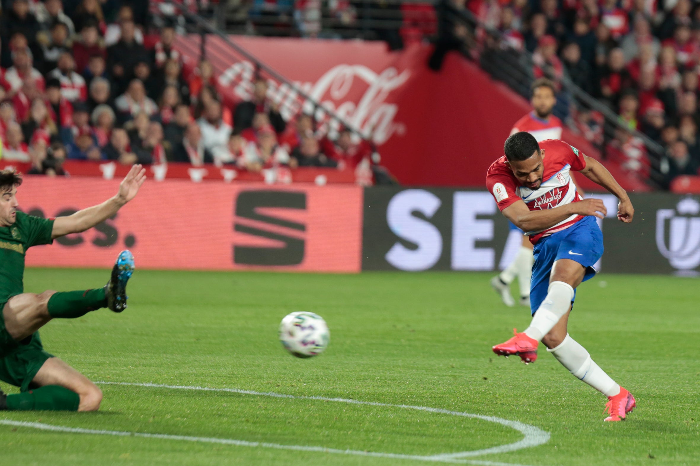 Las mejores imágenes de los momentos más destacados del duelo copero en Los Cármenes