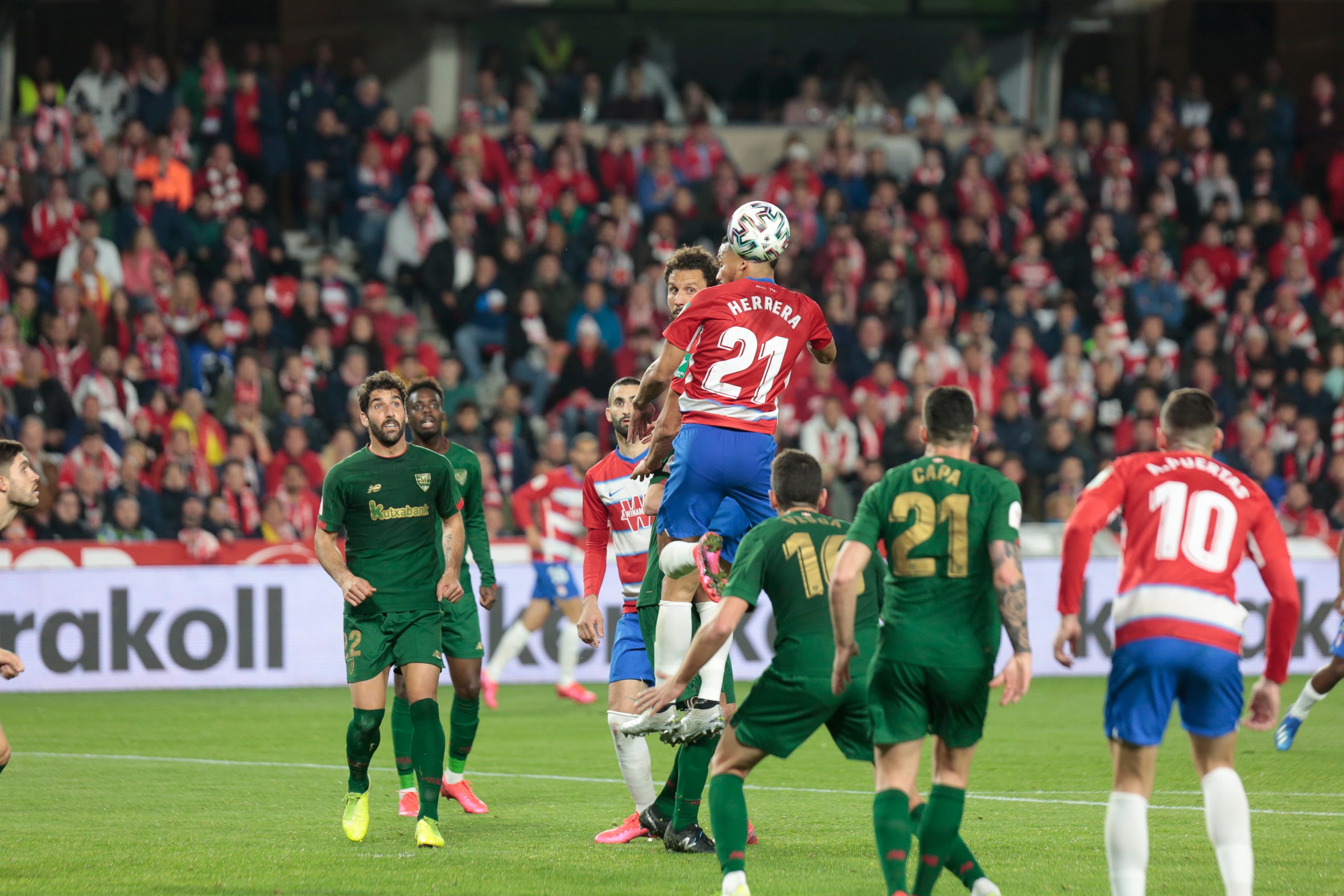 Las mejores imágenes de los momentos más destacados del duelo copero en Los Cármenes