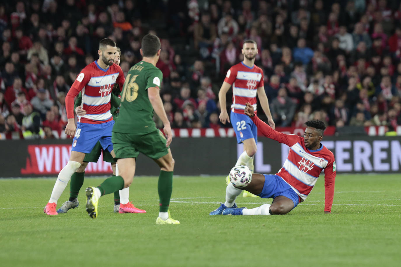 Las mejores imágenes de los momentos más destacados del duelo copero en Los Cármenes