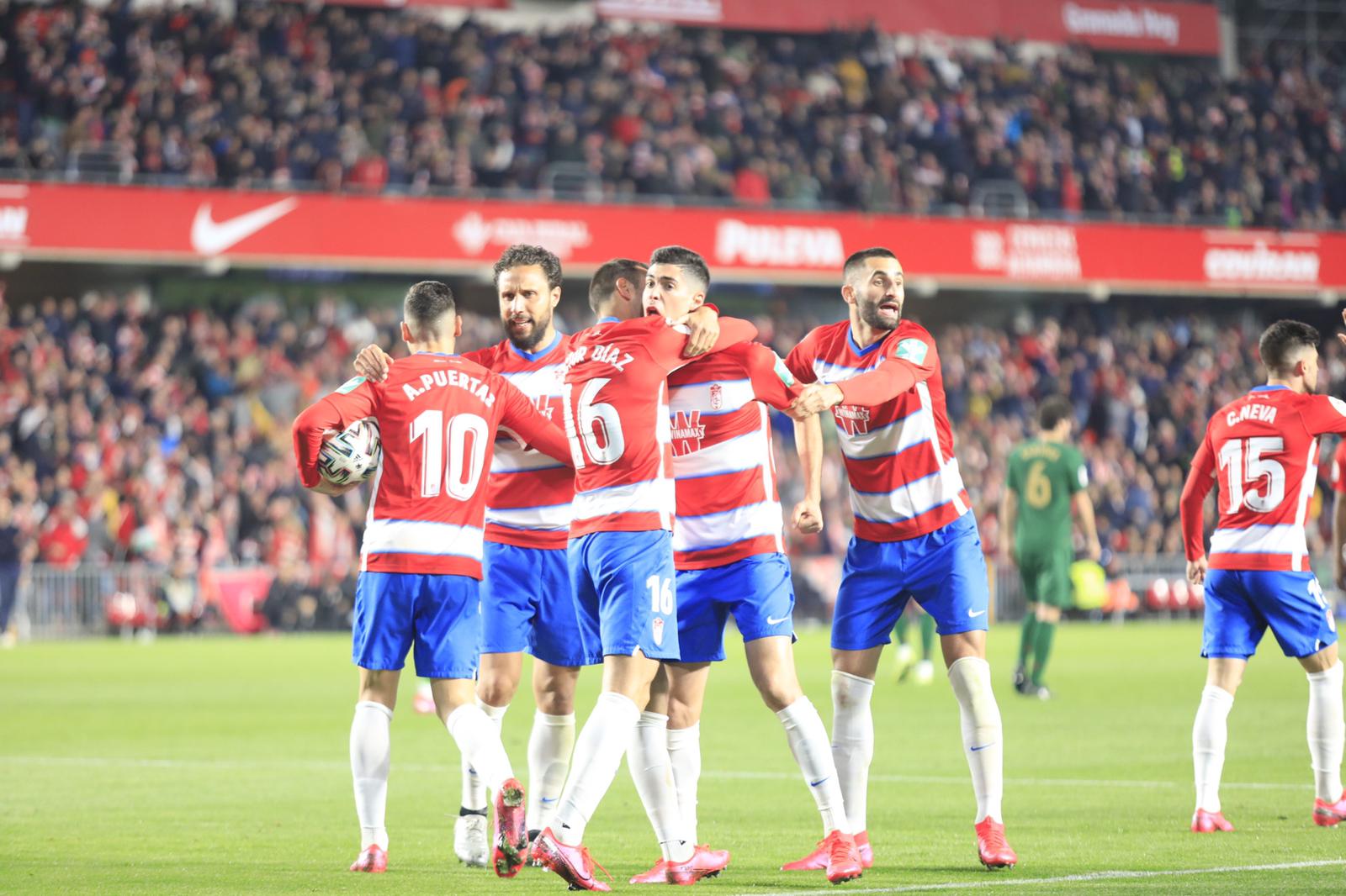 Las mejores imágenes de los momentos más destacados del duelo copero en Los Cármenes