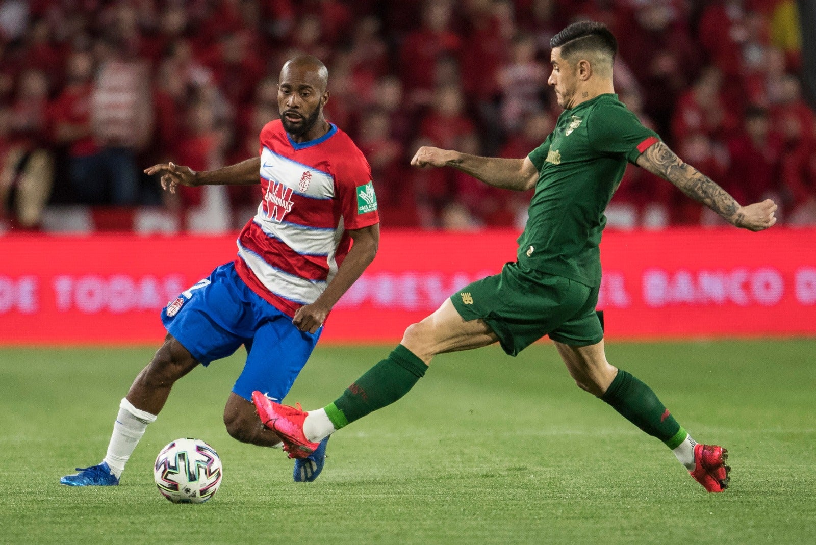 Las mejores imágenes de los momentos más destacados del duelo copero en Los Cármenes