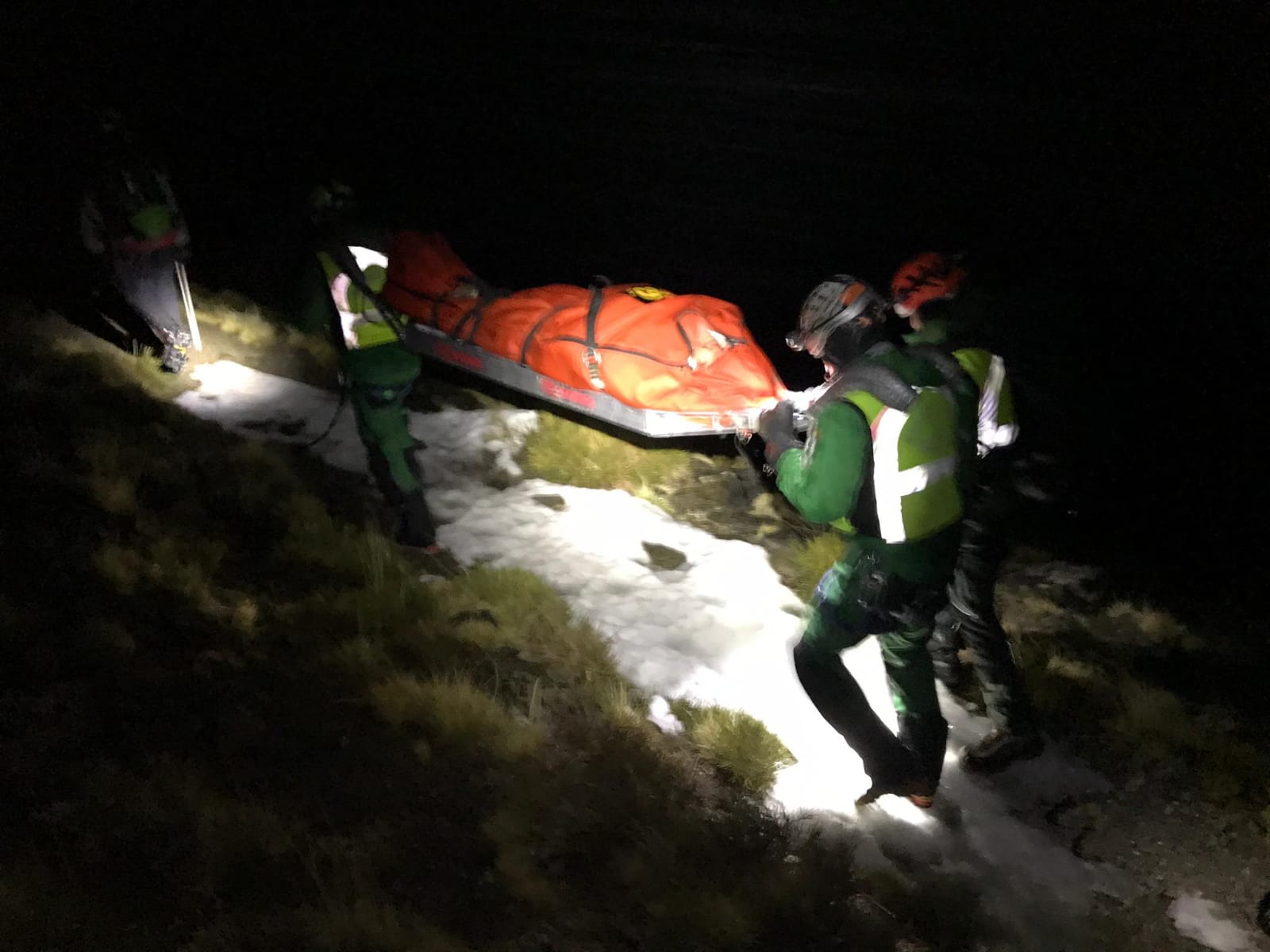 Ángel ha podido por fin volver a pisar las calles de Vigo, su ciudad. Atras quedaba una convalecencia de más de cuatro meses y por delante, un largo calendario de rehabilitación y médicos