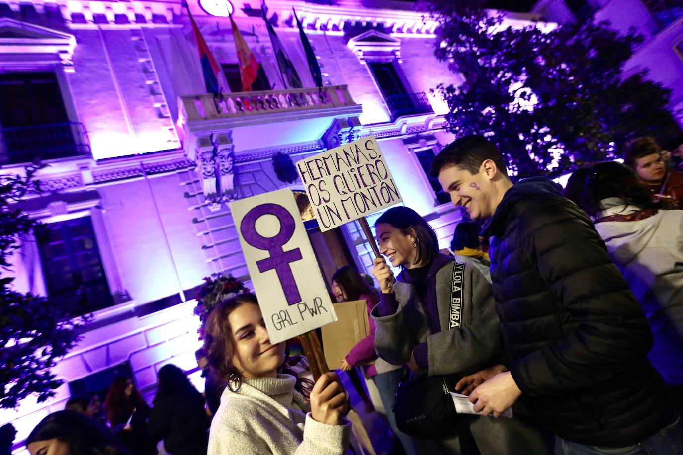 La manifestación nocturna recorrió las calles Reyes Católicos, Recogidas, Pedro Antonio de Alarcón y terminó en el entorno de Ciencias