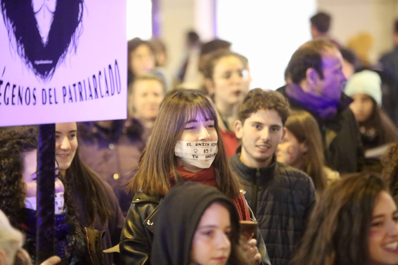 La manifestación nocturna recorrió las calles Reyes Católicos, Recogidas, Pedro Antonio de Alarcón y terminó en el entorno de Ciencias