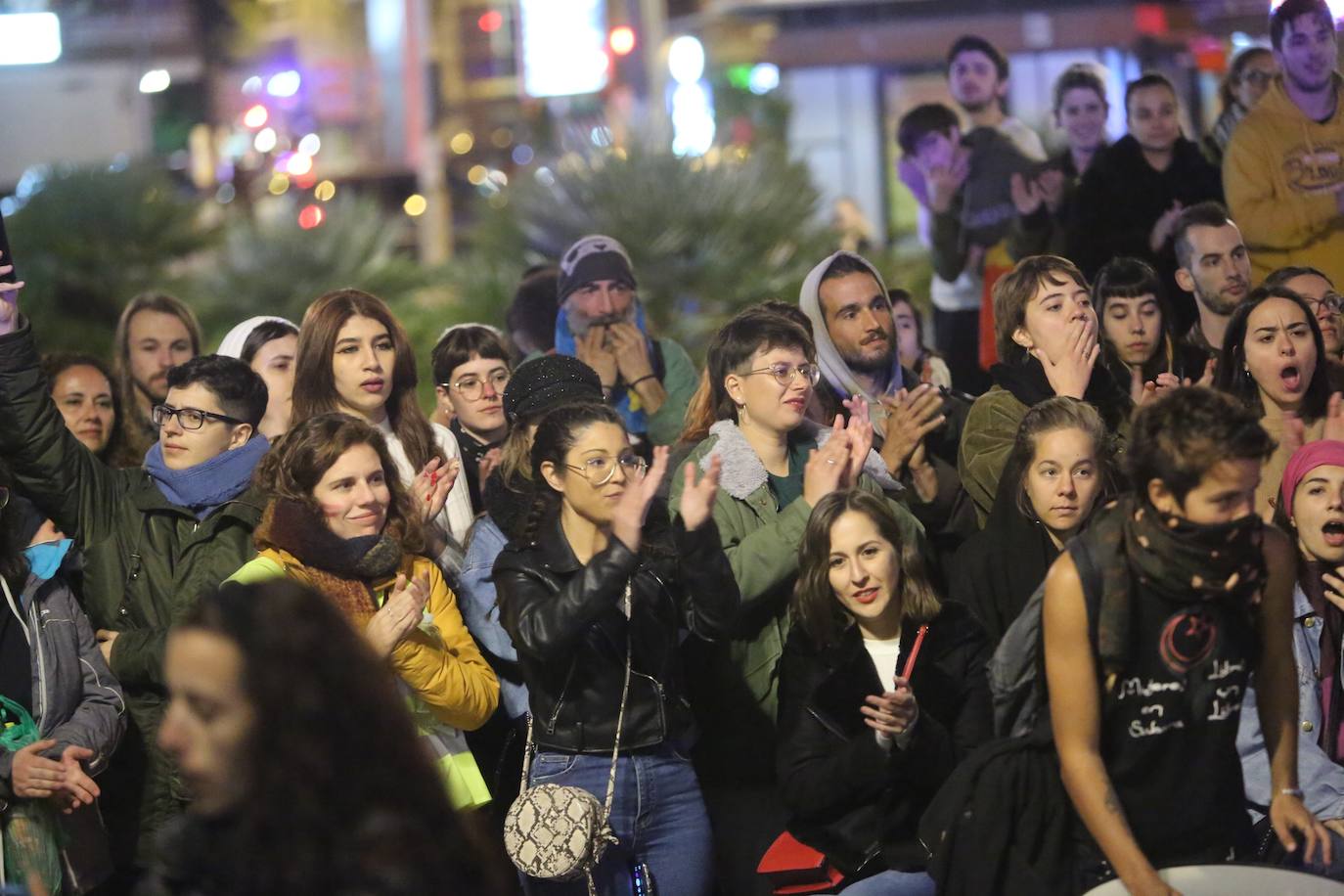 La manifestación nocturna recorrió las calles Reyes Católicos, Recogidas, Pedro Antonio de Alarcón y terminó en el entorno de Ciencias