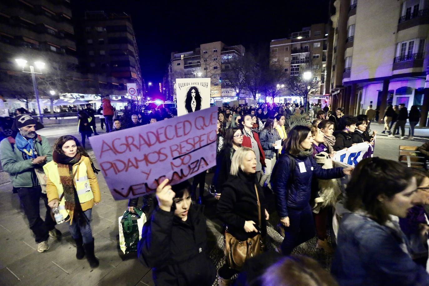 La manifestación nocturna recorrió las calles Reyes Católicos, Recogidas, Pedro Antonio de Alarcón y terminó en el entorno de Ciencias