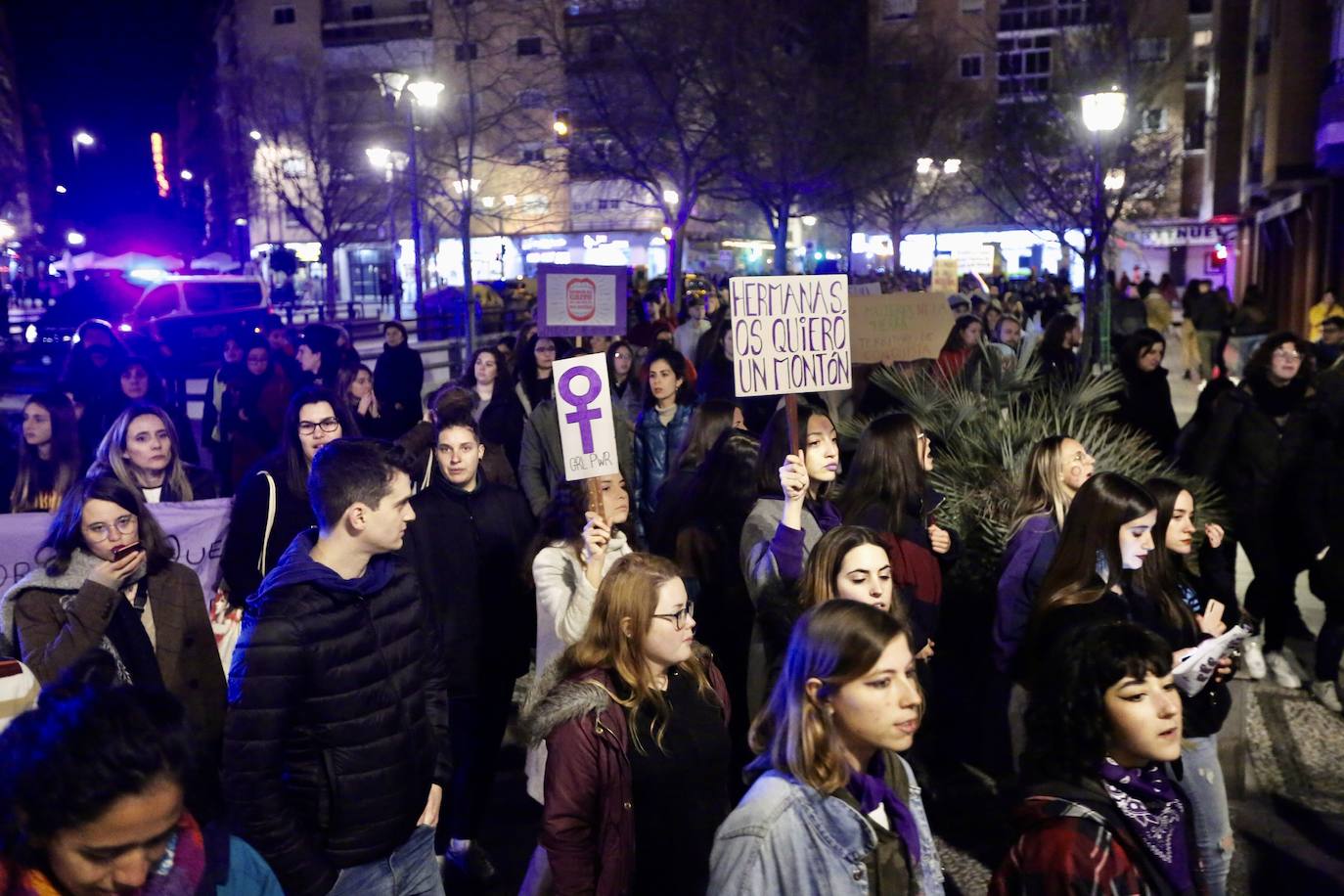 La manifestación nocturna recorrió las calles Reyes Católicos, Recogidas, Pedro Antonio de Alarcón y terminó en el entorno de Ciencias