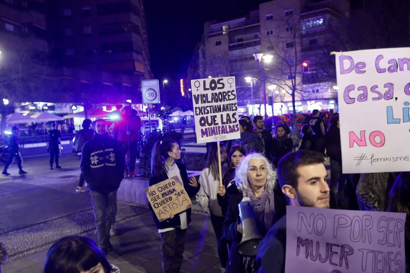 La manifestación nocturna recorrió las calles Reyes Católicos, Recogidas, Pedro Antonio de Alarcón y terminó en el entorno de Ciencias