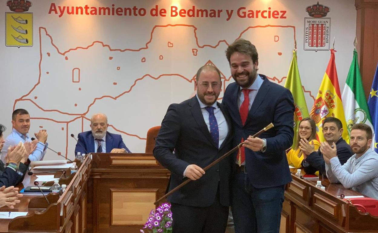 Pablo Ruiz junto a Juan Francisco Serrano, en el pleno de hoy. 