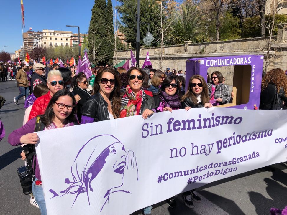 Miles de manifestantes han portada pancartas con mensajes reivindicativos