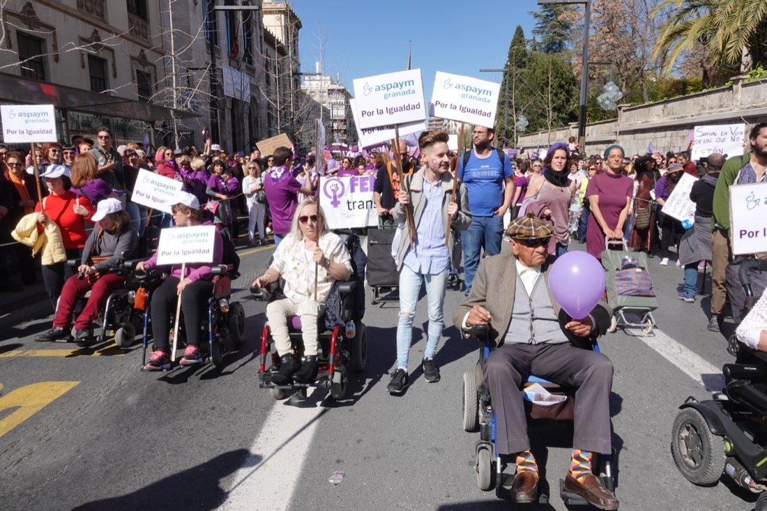 Repaso completo en imágenes a una marcha multitudinaria este Día de la Mujer en Granada