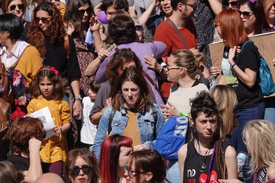 Repaso completo en imágenes a una marcha multitudinaria este Día de la Mujer en Granada