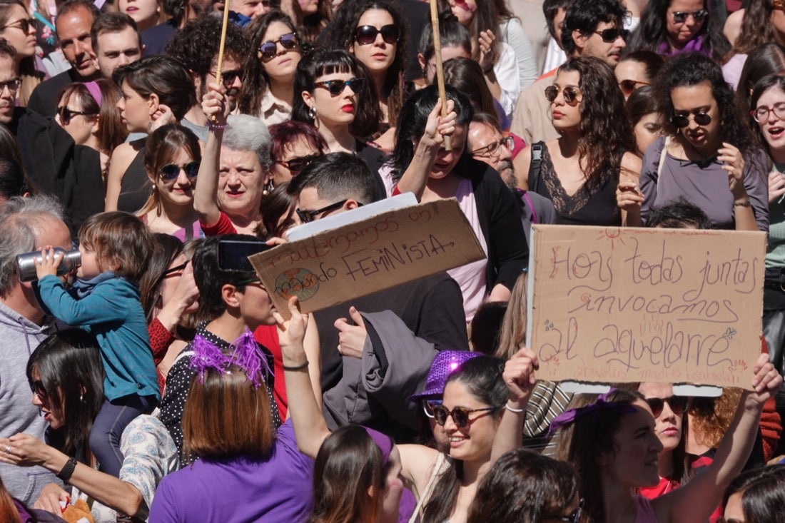 Repaso completo en imágenes a una marcha multitudinaria este Día de la Mujer en Granada