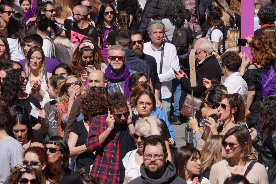 Repaso completo en imágenes a una marcha multitudinaria este Día de la Mujer en Granada