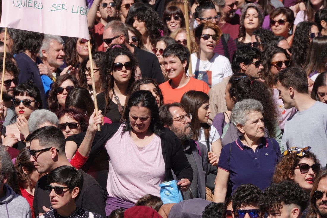 Repaso completo en imágenes a una marcha multitudinaria este Día de la Mujer en Granada