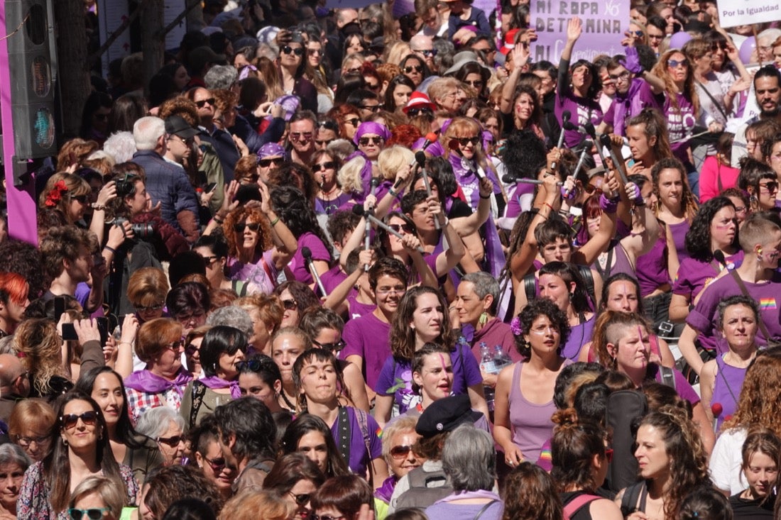 Repaso completo en imágenes a una marcha multitudinaria este Día de la Mujer en Granada