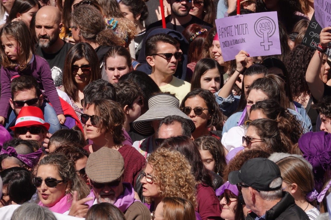 Repaso completo en imágenes a una marcha multitudinaria este Día de la Mujer en Granada
