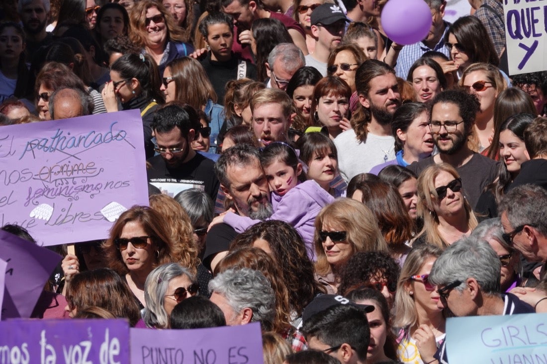 Repaso completo en imágenes a una marcha multitudinaria este Día de la Mujer en Granada