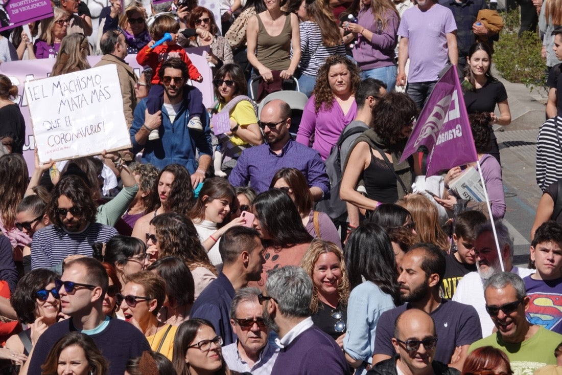 Repaso completo en imágenes a una marcha multitudinaria este Día de la Mujer en Granada