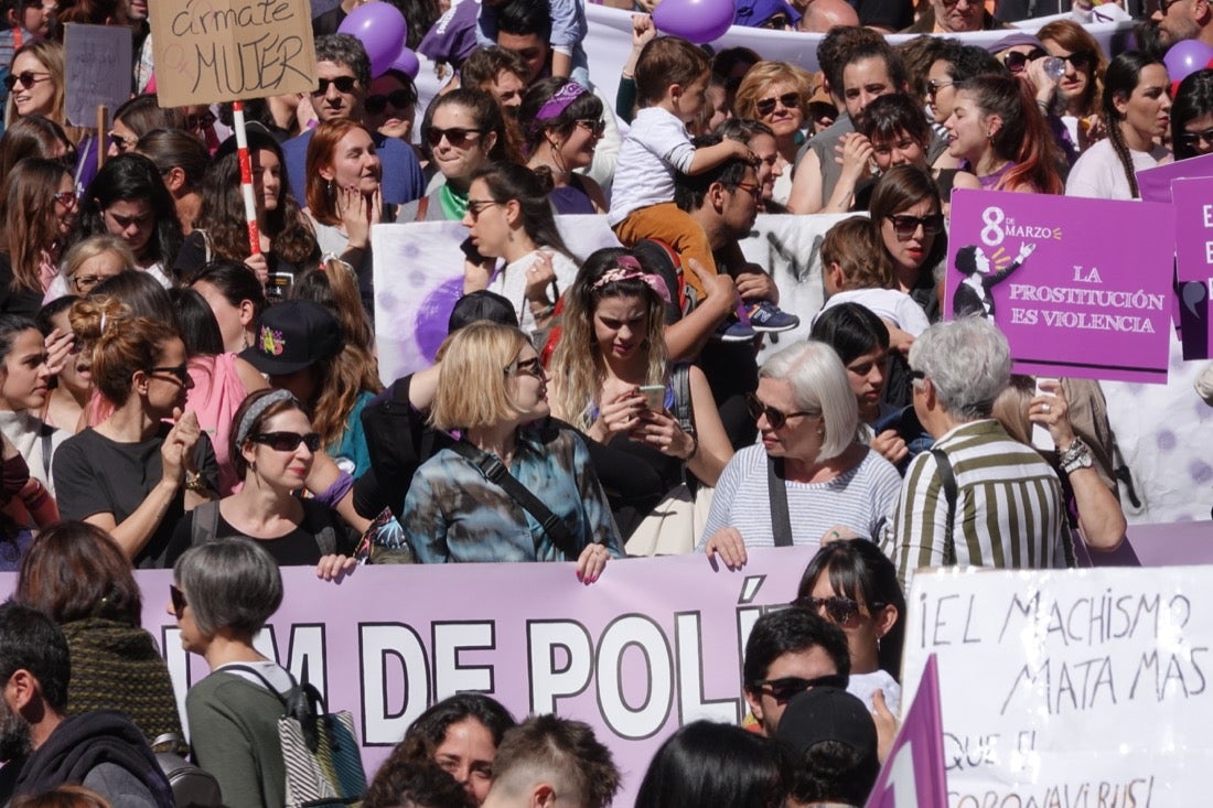 Repaso completo en imágenes a una marcha multitudinaria este Día de la Mujer en Granada