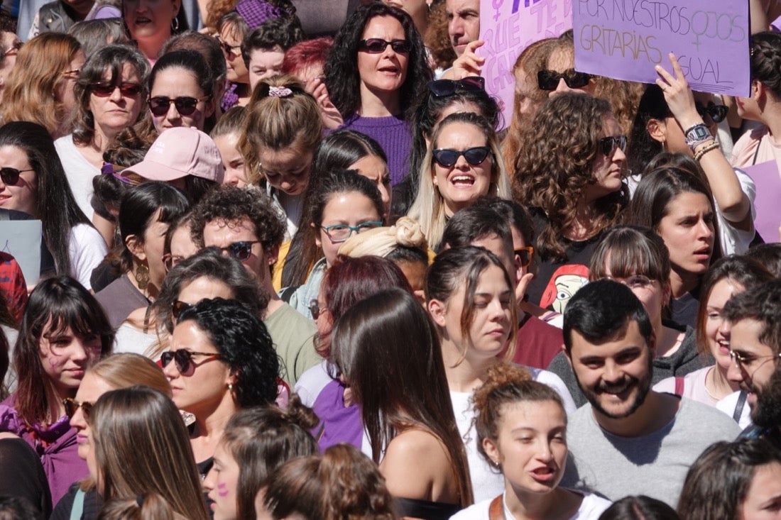 Repaso completo en imágenes a una marcha multitudinaria este Día de la Mujer en Granada