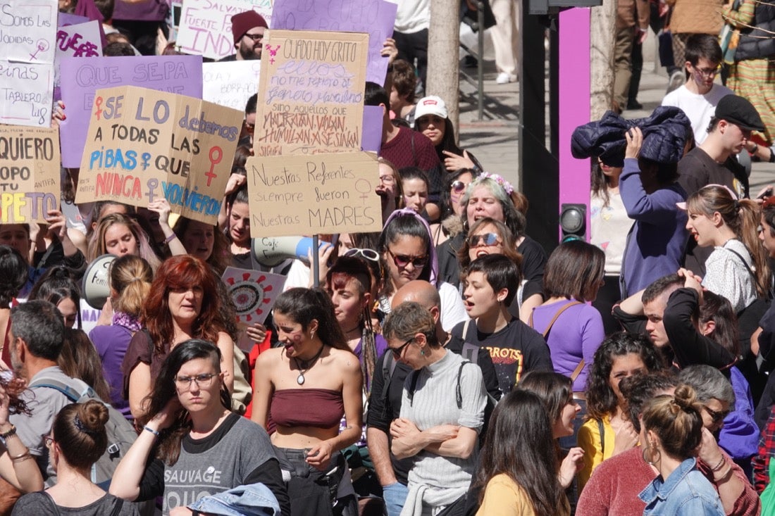 Repaso completo en imágenes a una marcha multitudinaria este Día de la Mujer en Granada