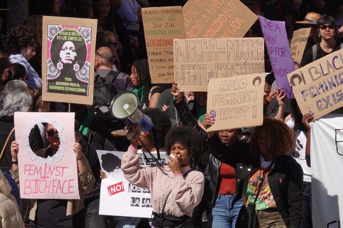 Repaso completo en imágenes a una marcha multitudinaria este Día de la Mujer en Granada