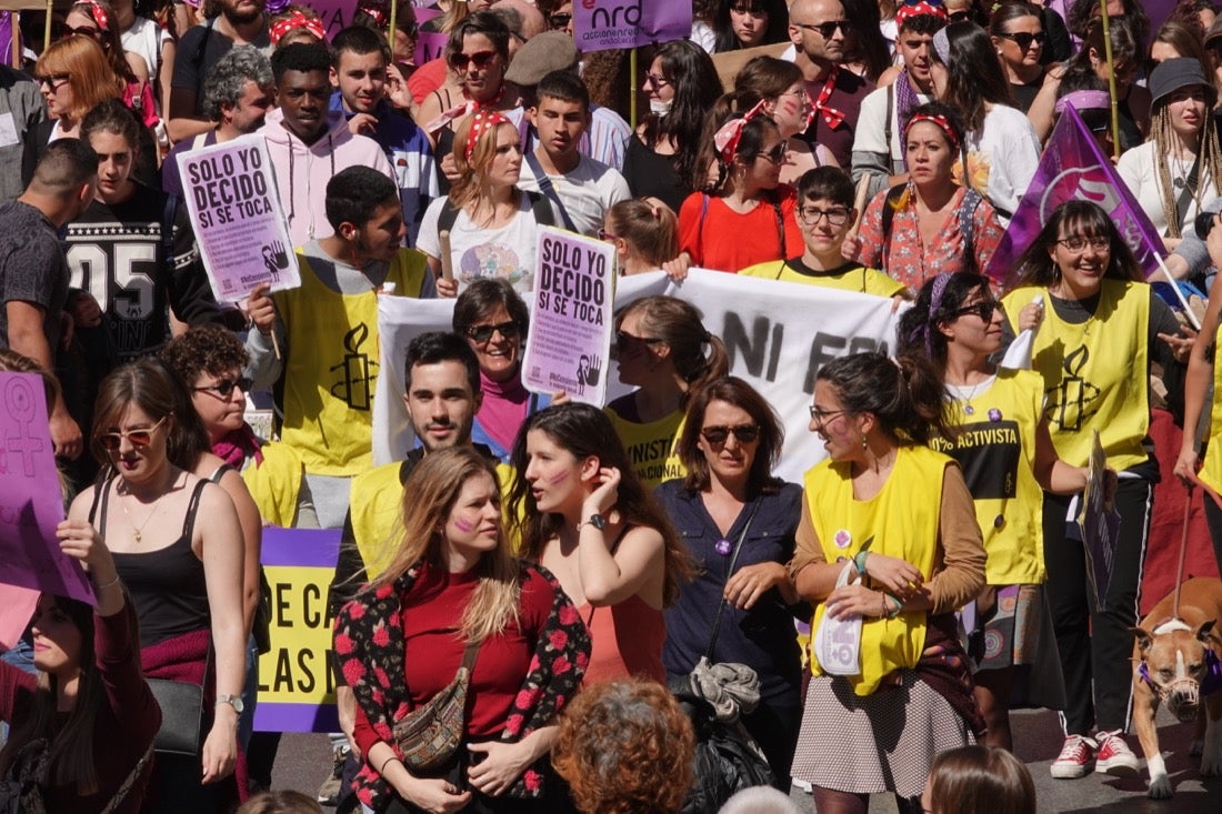 Repaso completo en imágenes a una marcha multitudinaria este Día de la Mujer en Granada
