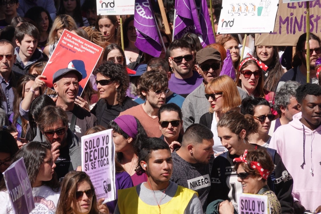 Repaso completo en imágenes a una marcha multitudinaria este Día de la Mujer en Granada