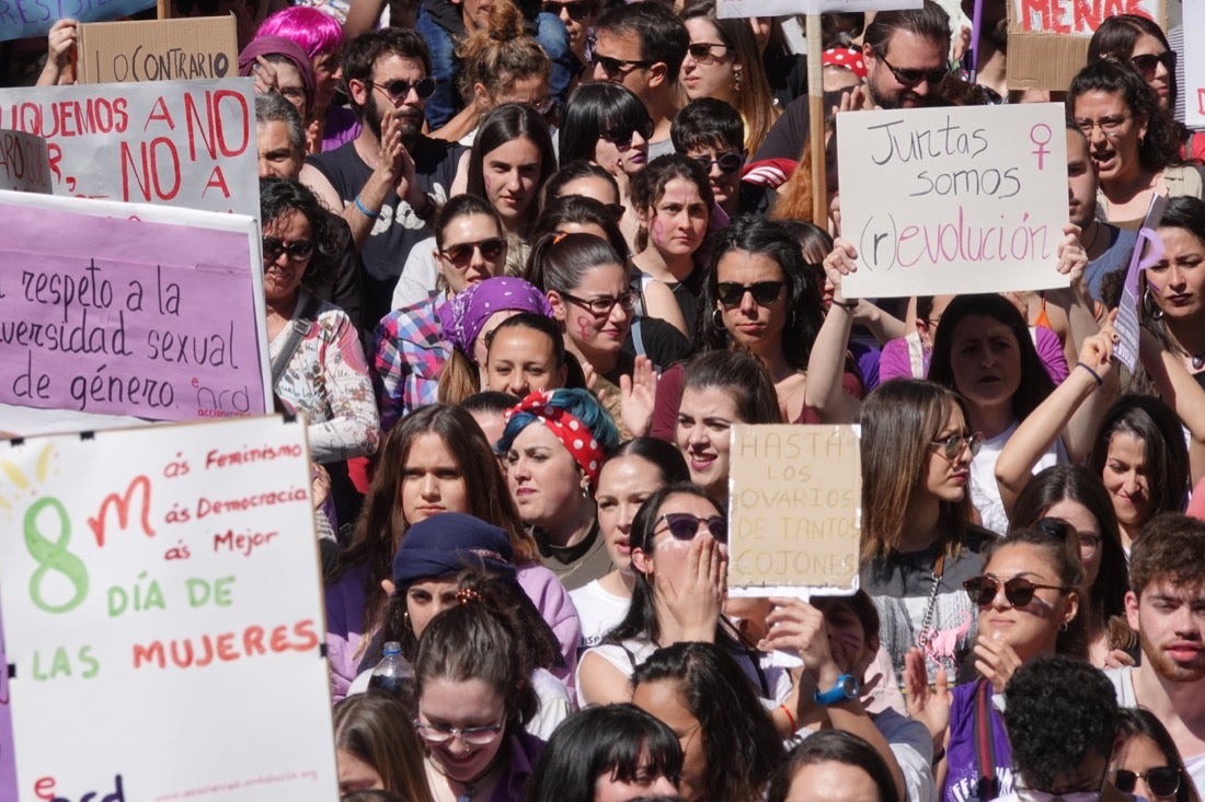 Repaso completo en imágenes a una marcha multitudinaria este Día de la Mujer en Granada