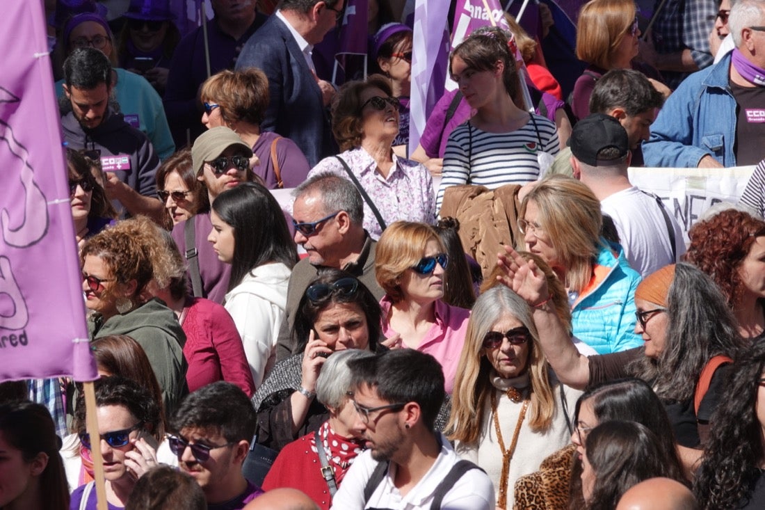 Repaso completo en imágenes a una marcha multitudinaria este Día de la Mujer en Granada