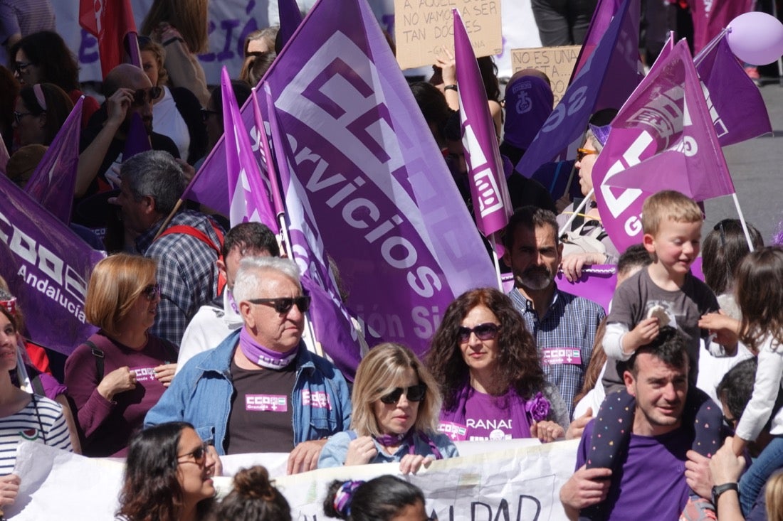 Repaso completo en imágenes a una marcha multitudinaria este Día de la Mujer en Granada