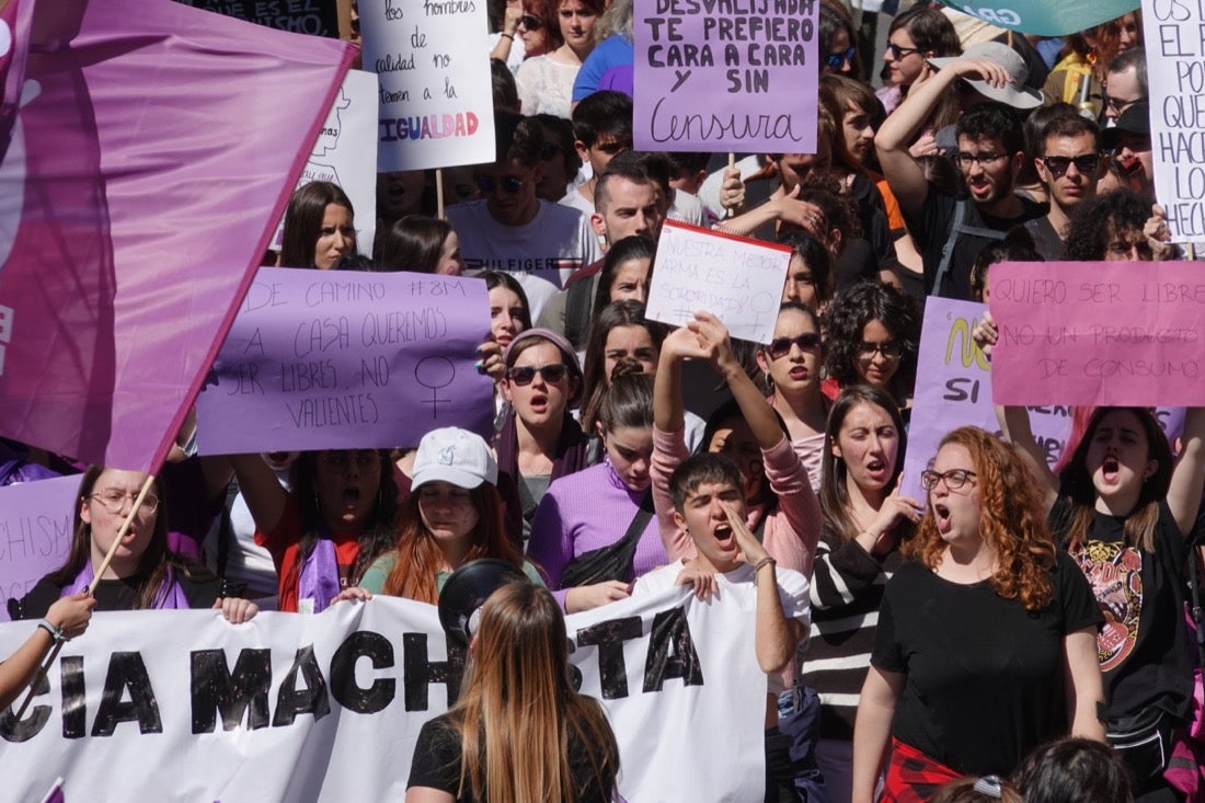 Repaso completo en imágenes a una marcha multitudinaria este Día de la Mujer en Granada