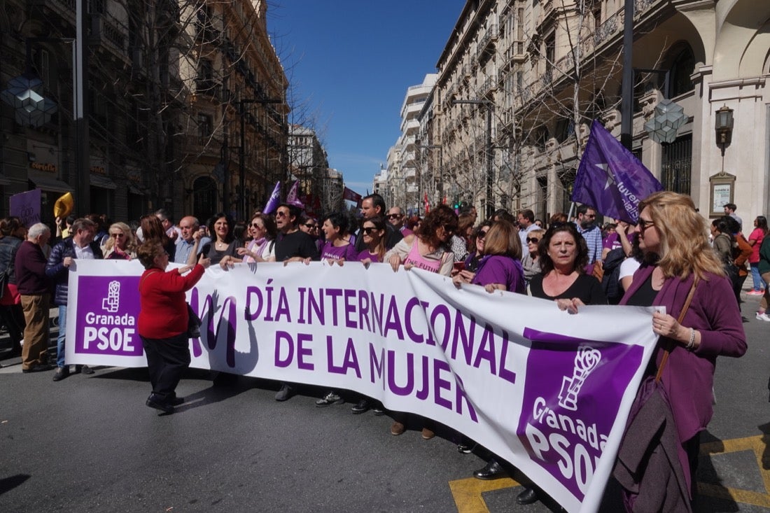 Repaso completo en imágenes a una marcha multitudinaria este Día de la Mujer en Granada