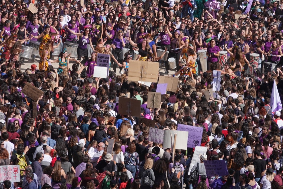 Repaso completo en imágenes a una marcha multitudinaria este Día de la Mujer en Granada